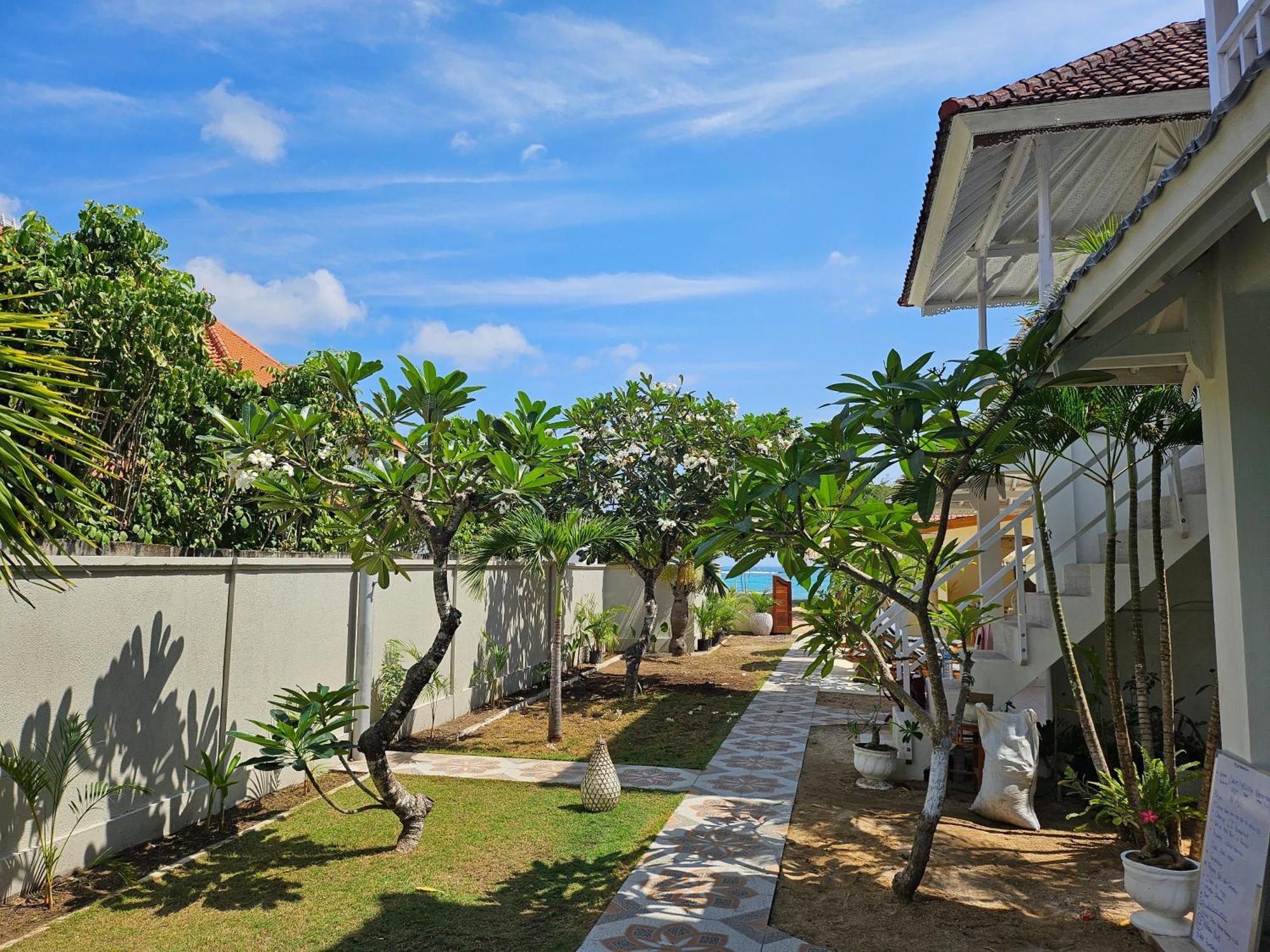 Отель United Colors Of Lembongan Экстерьер фото