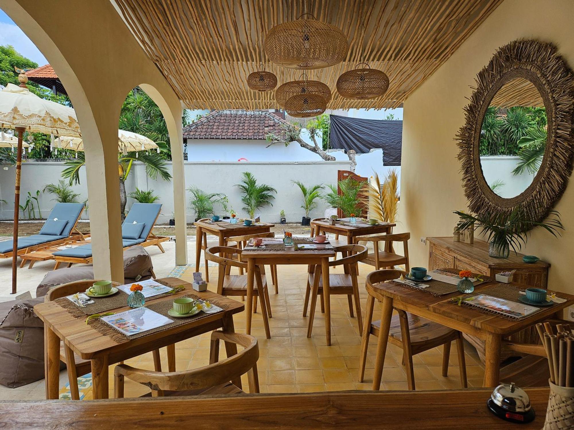 Отель United Colors Of Lembongan Экстерьер фото